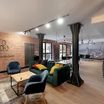 Exclusive River View With Balcony & Free Garage By Renters Prestige Appartamento *