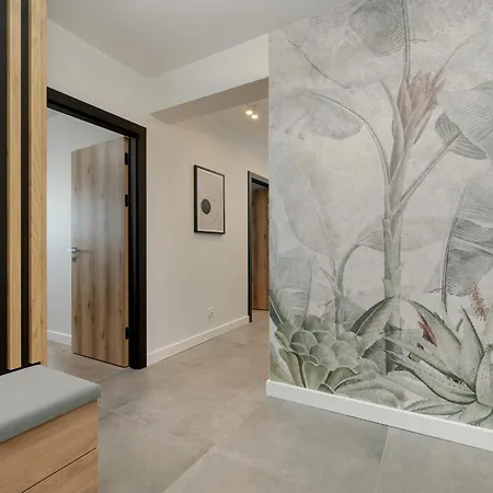 Exclusive River View With Balcony & Free Garage By Renters Prestige Apartment