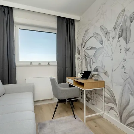 Exclusive River View With Balcony & Free Garage By Renters Prestige Apartment