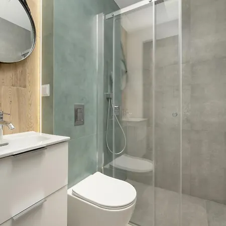 Apartment Exclusive River View With Balcony & Free Garage By Renters Prestige *