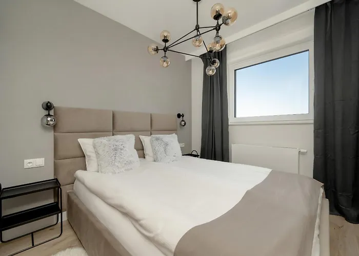 Apartment Exclusive River View With Balcony & Free Garage By Renters Prestige