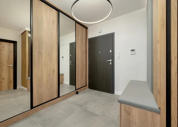 Exclusive River View With Balcony & Free Garage By Renters Prestige Apartment *