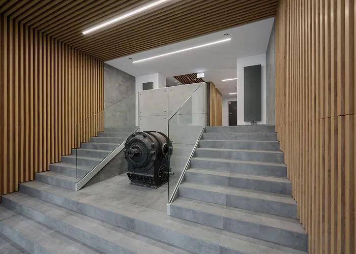 Exclusive River View With Balcony & Free Garage By Renters Prestige