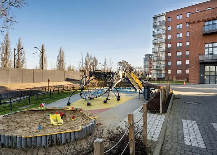 Exclusive River View With Balcony & Free Garage By Renters Prestige