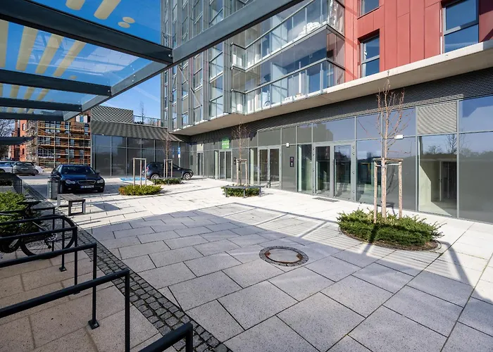 Apartment Exclusive River View With Balcony & Free Garage By Renters Prestige